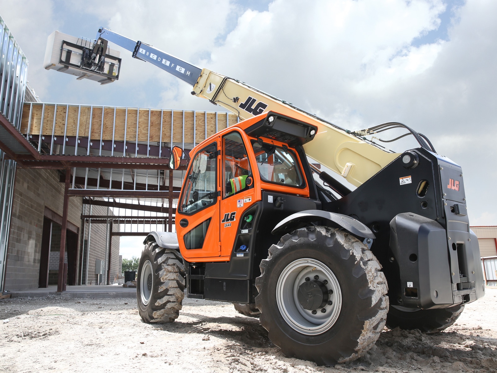 jlg 1644 high capacity telehandler application