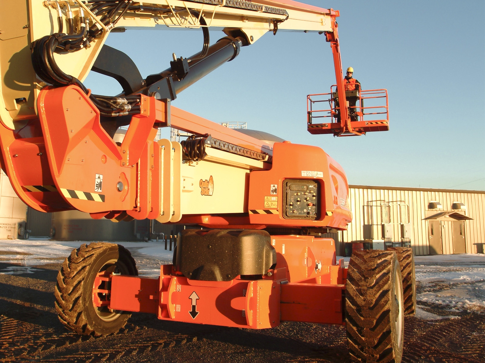 jlg 1250ajp articulating boom lift application