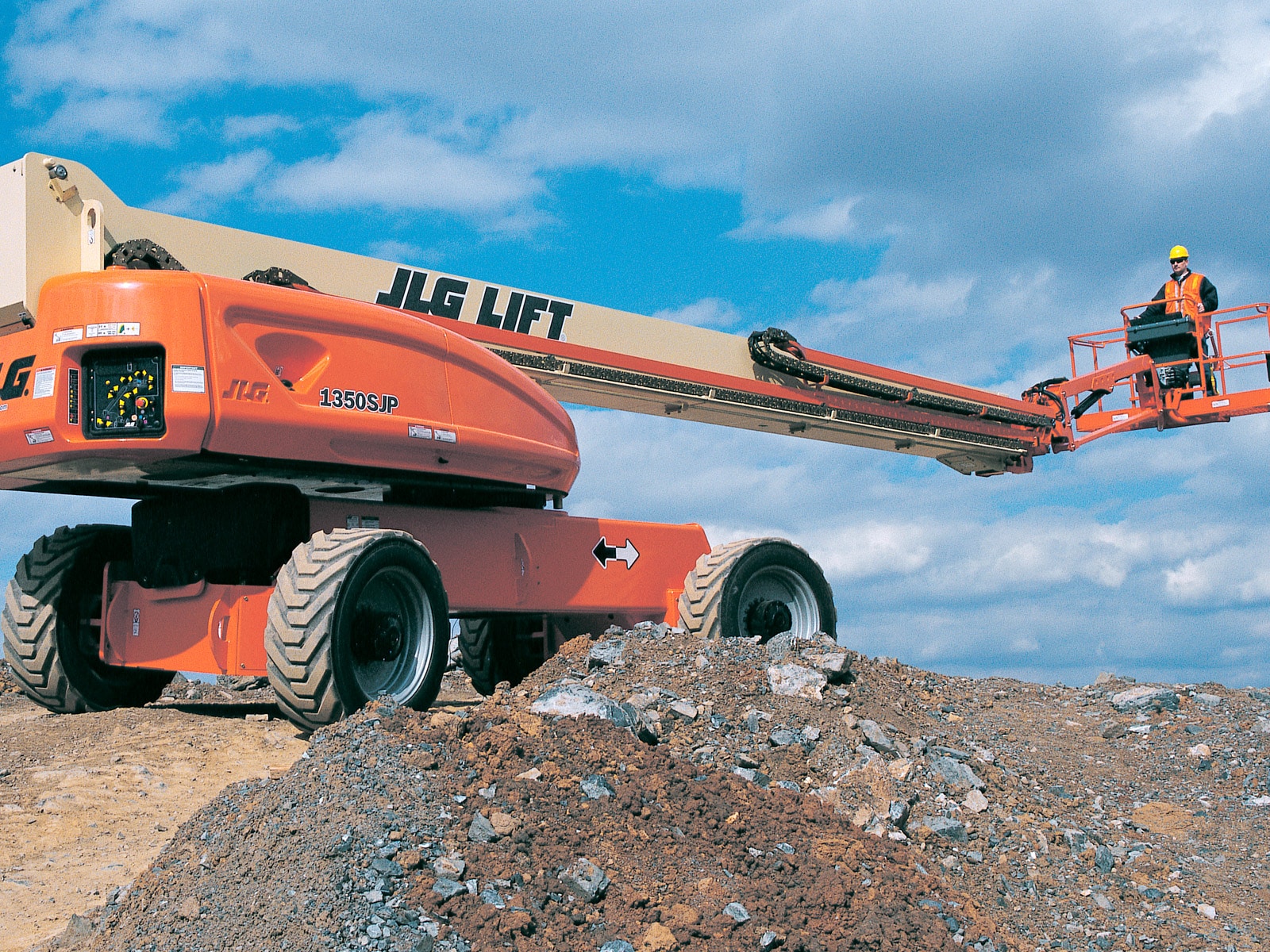 jlg 1350sjp telescopic boom lift application