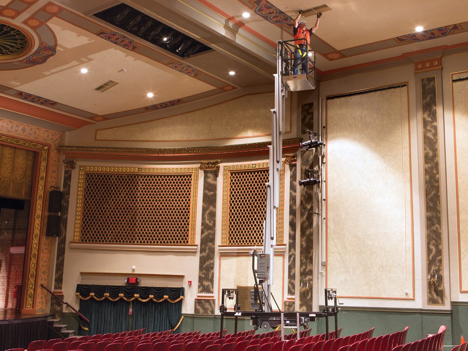 jlg push around vertical lift application