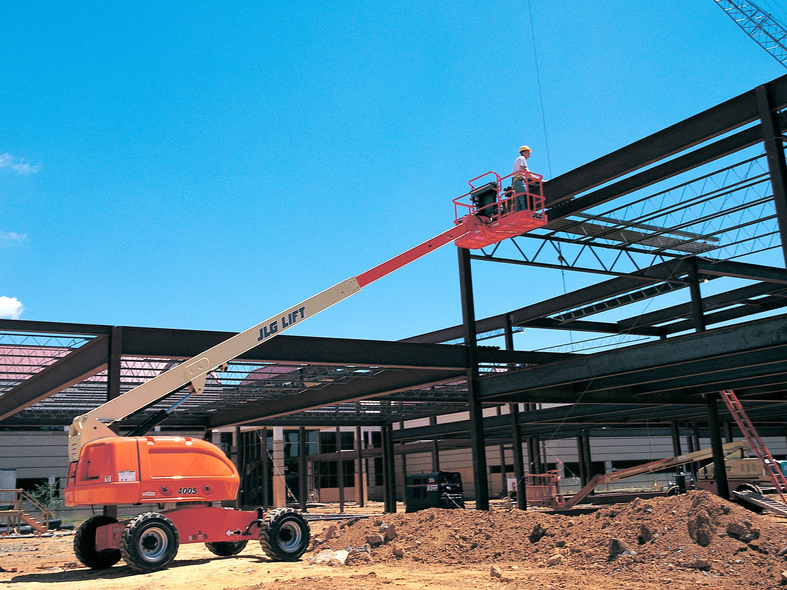 jlg 400s telescopic boom lift construction application