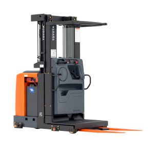 8-Series-Order-Picker_Studio_15-scaled