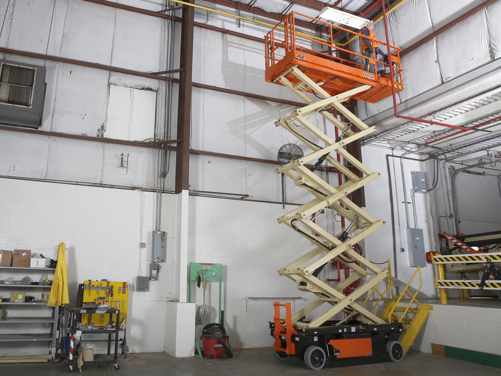 jlg r4045 electric scissor lift application