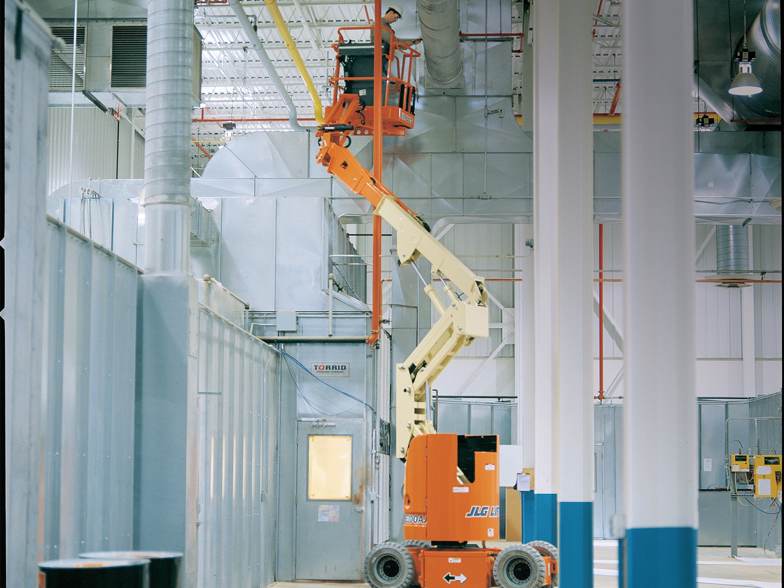 jlg e300aj articulating boom lift application