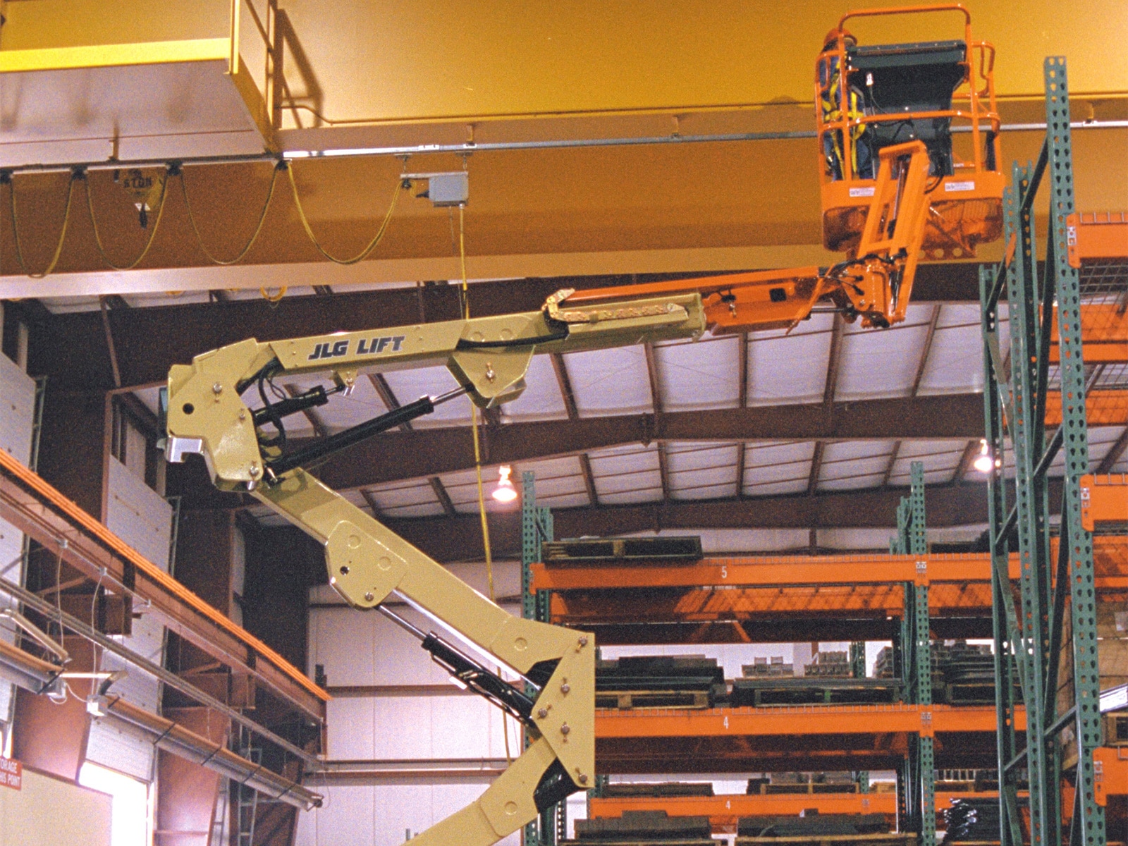 jlg e400ajp articulating boom lift application