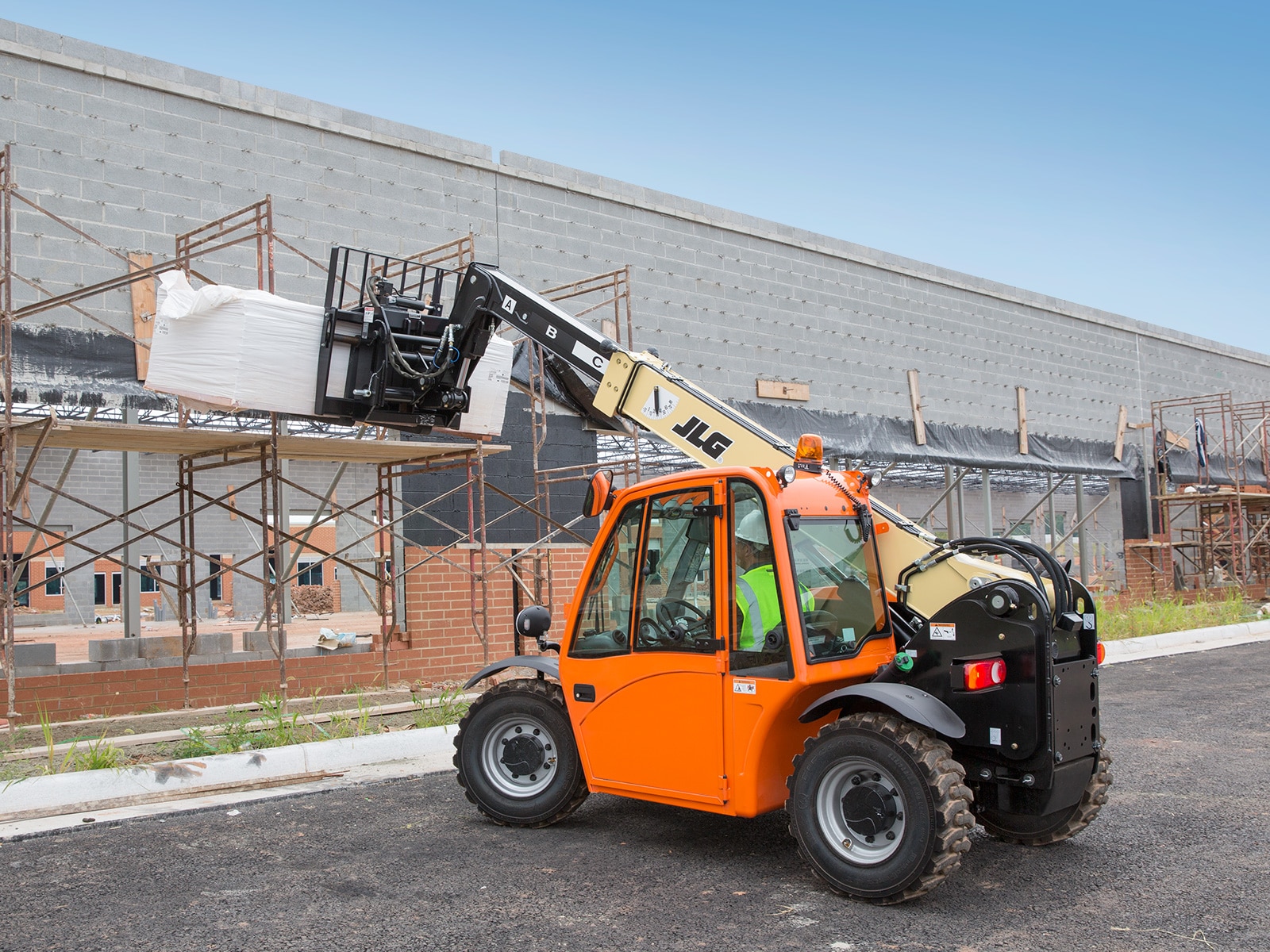 jlg g5-18a telehandler construction application