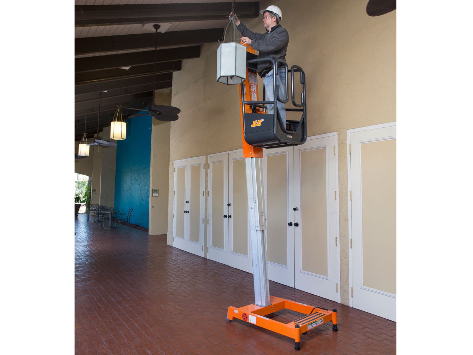 jlg ft70 liftpod light installation application
