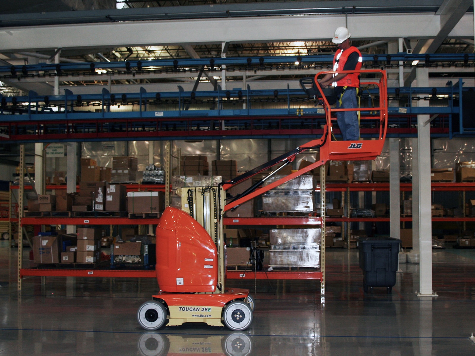 jlg 26e toucan mast boom lift warehouse application