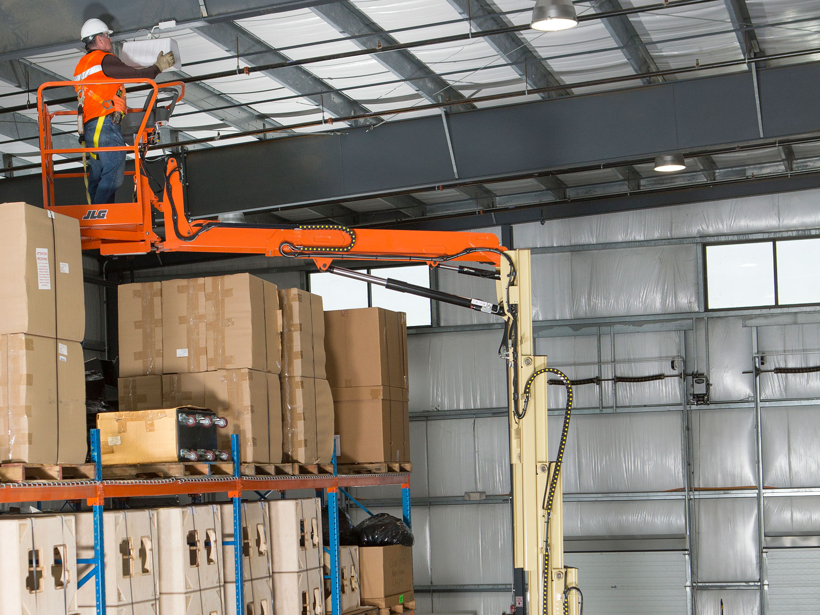 jlg 32e toucan mast boom lift application