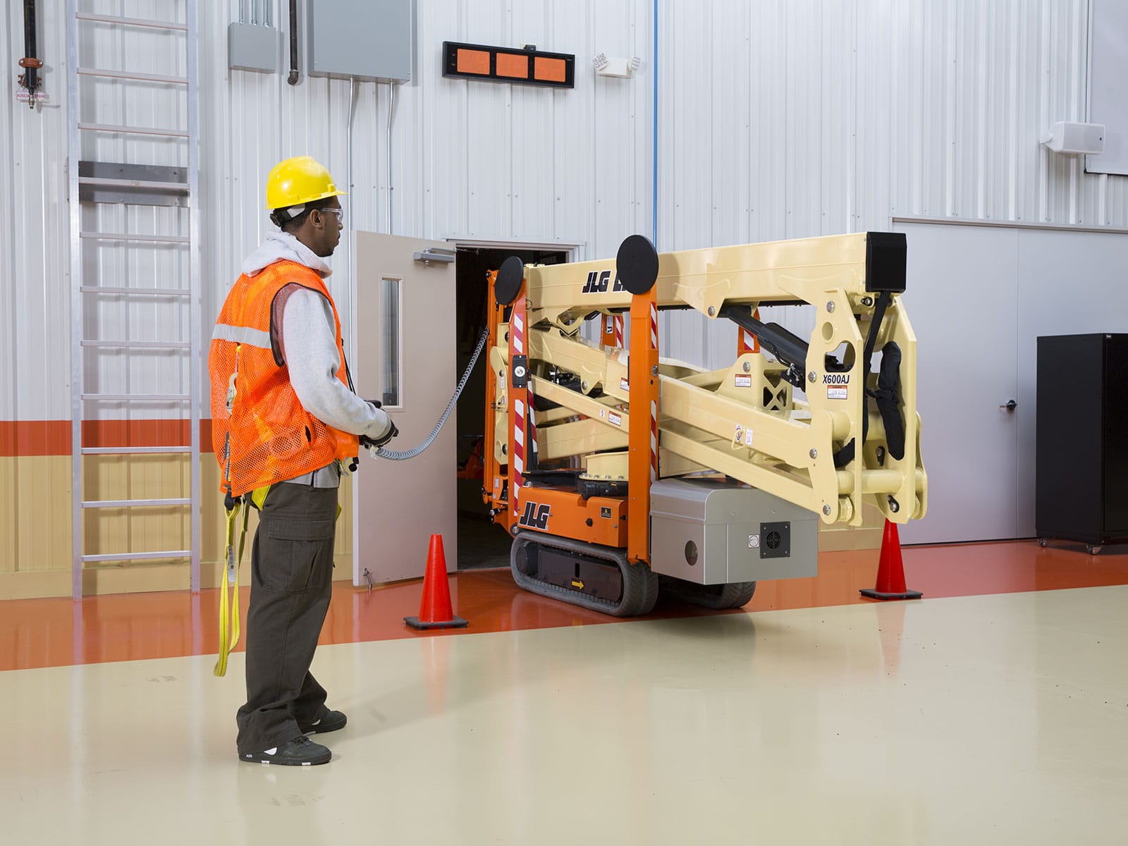 jlg x600aj compact crawler boom application