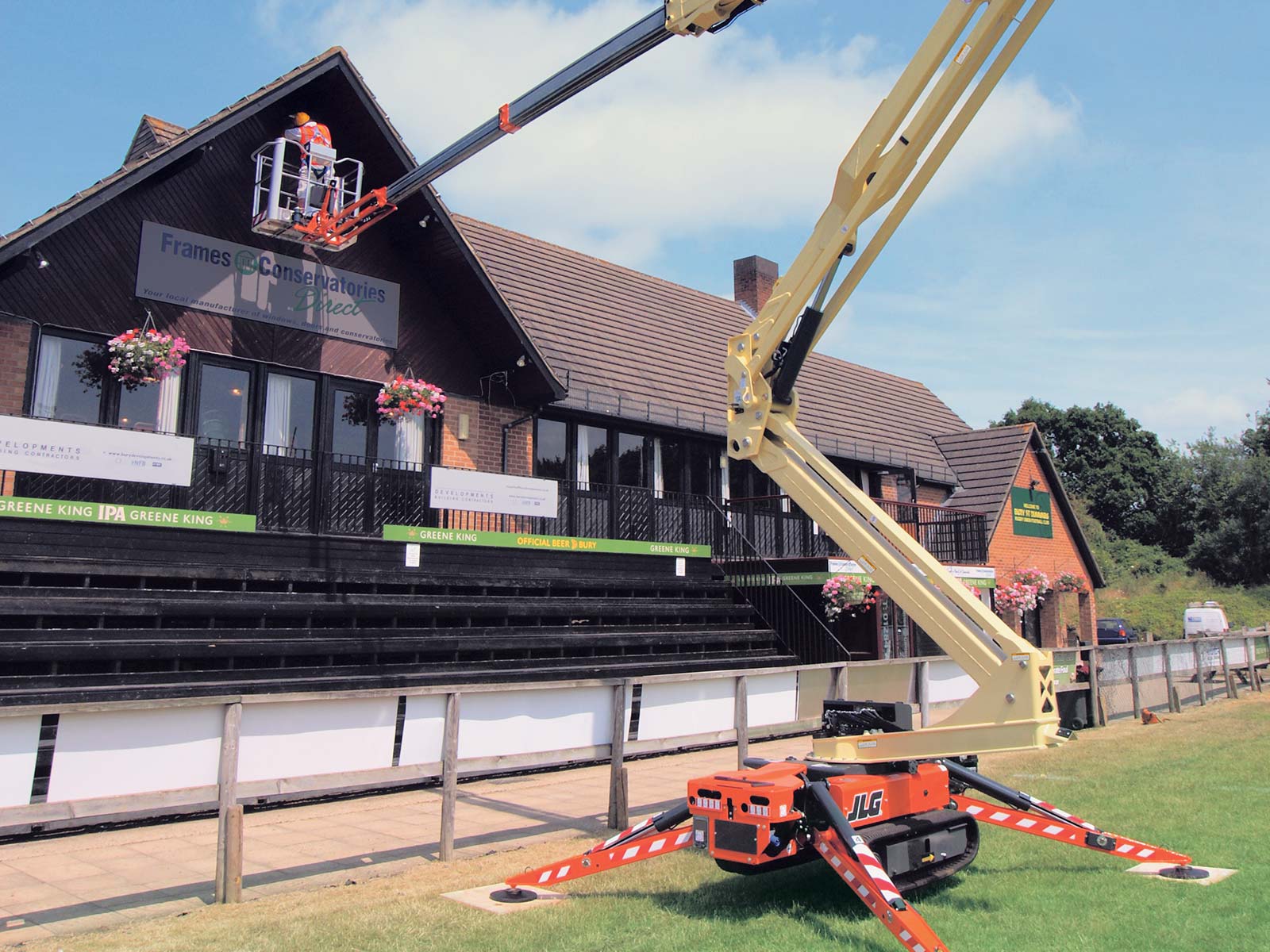 jlg x600aj compact crawler boom application