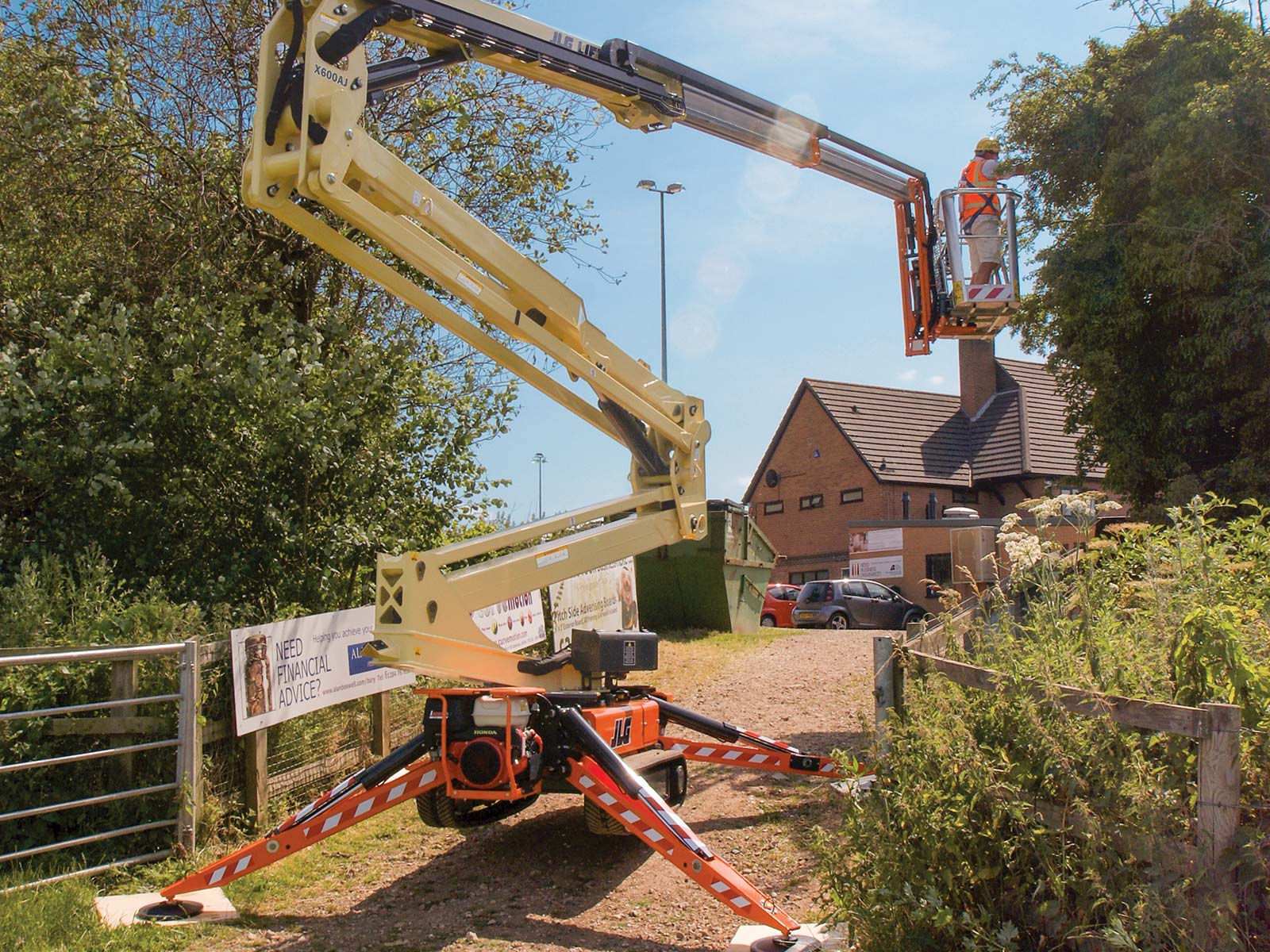 jlg x600aj compact crawler boom application