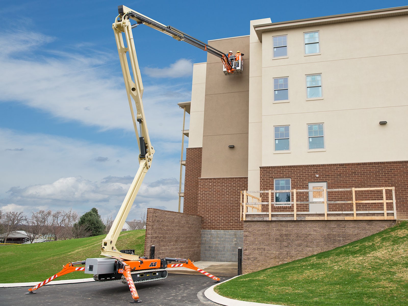 jlg x770aj compact crawler boom lift outdoor application