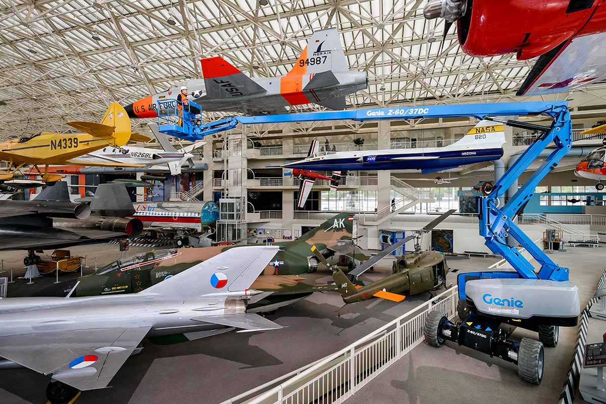 genie z-60/37 dc articulating boom lift application