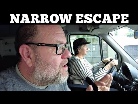 CONQUERING ITALY'S CHALLENGING NARROW STREETS IN OUR VAN