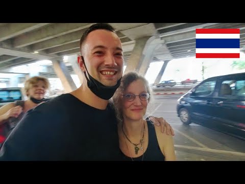 Emotional Reunion With My Mom In Bangkok Thailand 
